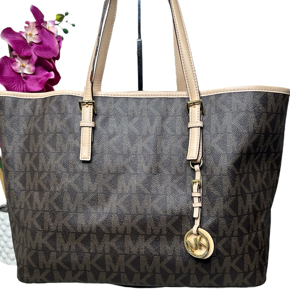 Authentic Michael Kors Jet Set Large Multifunctio… - image 2